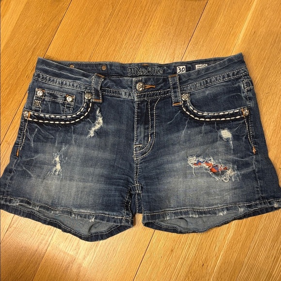 Miss Me Shorts Rhinestone Embroidered Distressed Size 30 - Picture 3 of 6